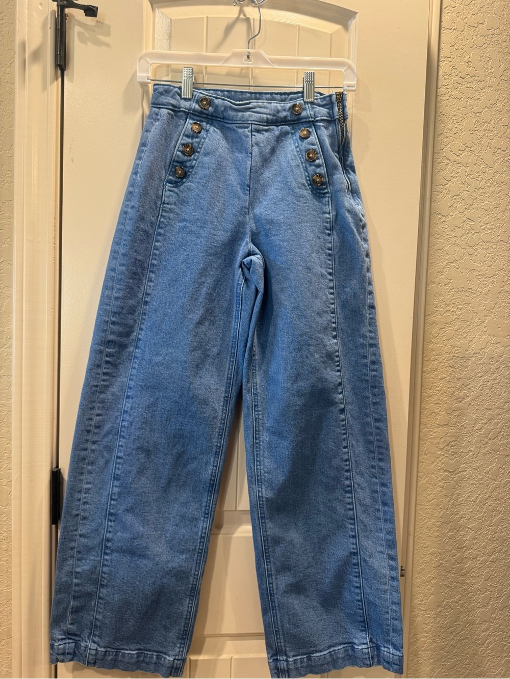 Old Navy High-Rise Wide-Leg Jeans with Button Accents - Light Blue Denim
